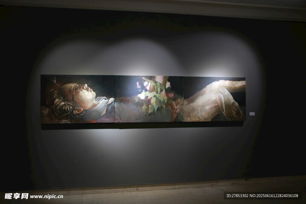 展廳中的精美藝術畫作