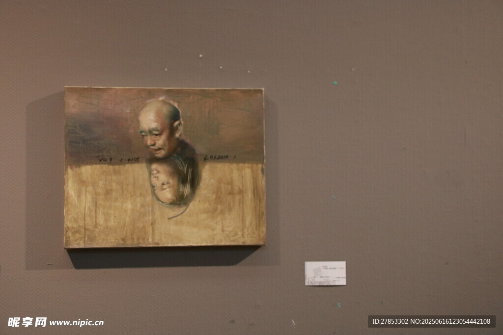墻上的半身雕塑作品