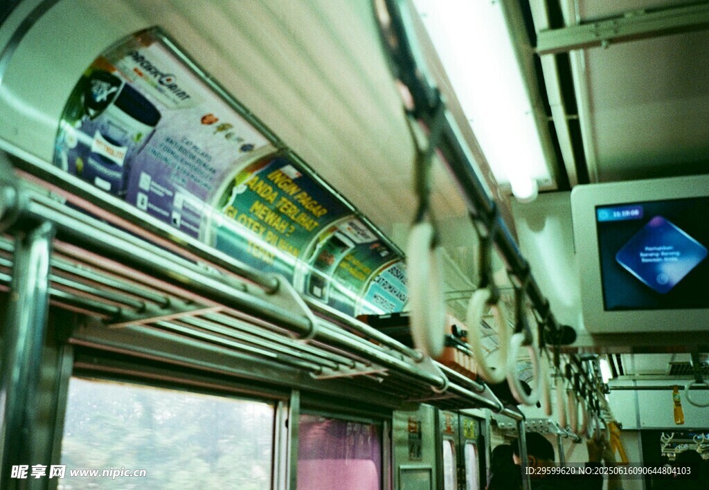地鐵車廂內景