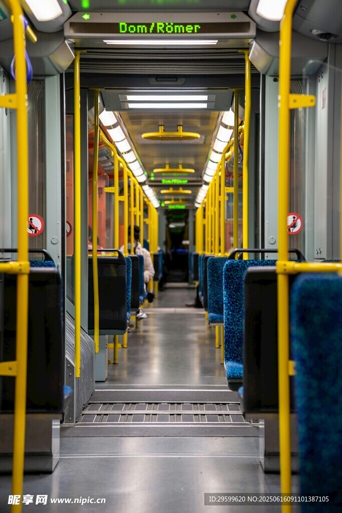 地鐵車廂內景