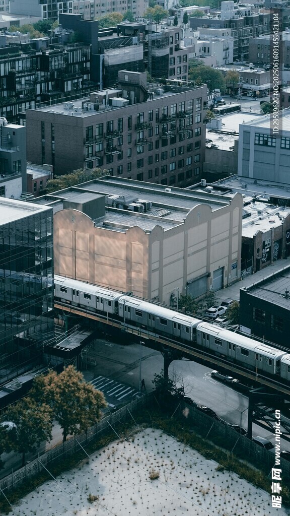 城市高架橋與周邊建筑景觀