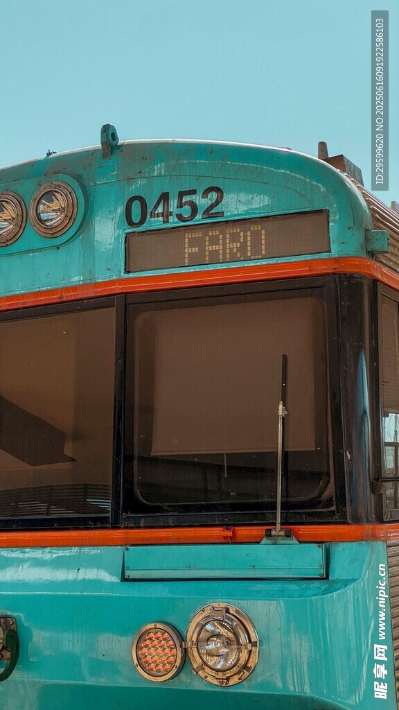 復古藍綠色公交車車頭