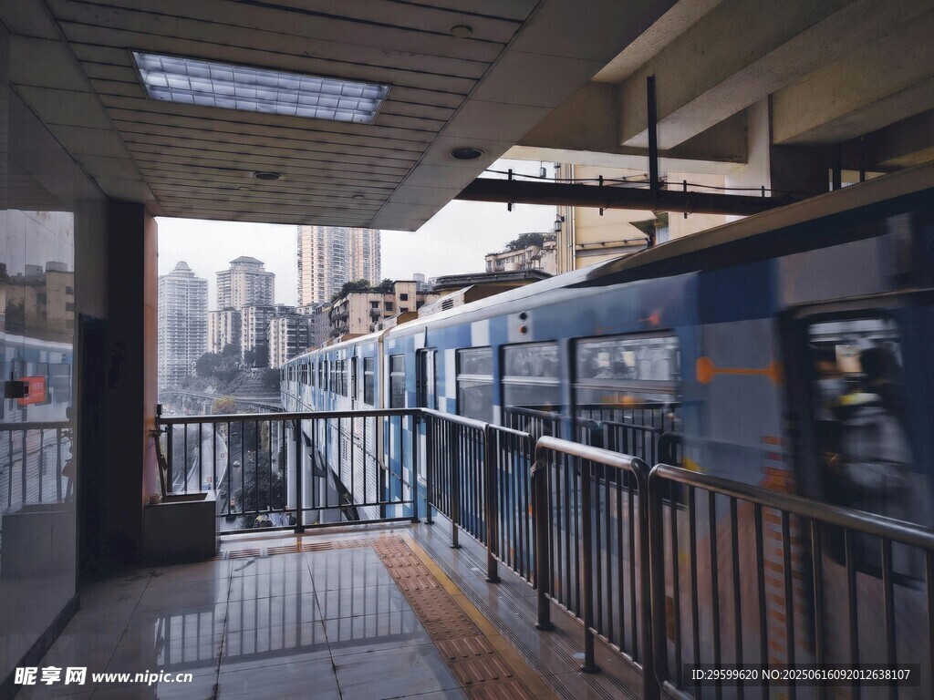 地鐵站臺場景