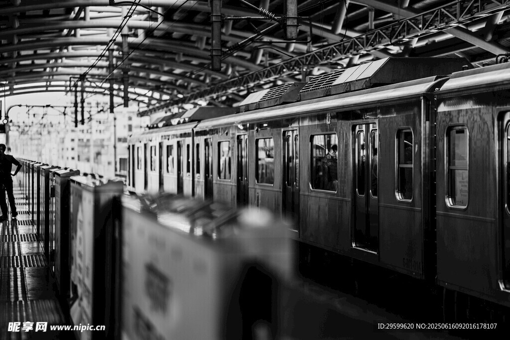 地鐵站內停靠的列車