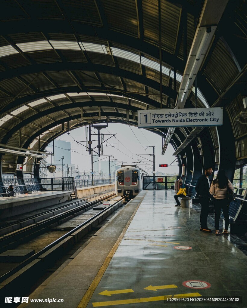 空曠站臺(tái) 