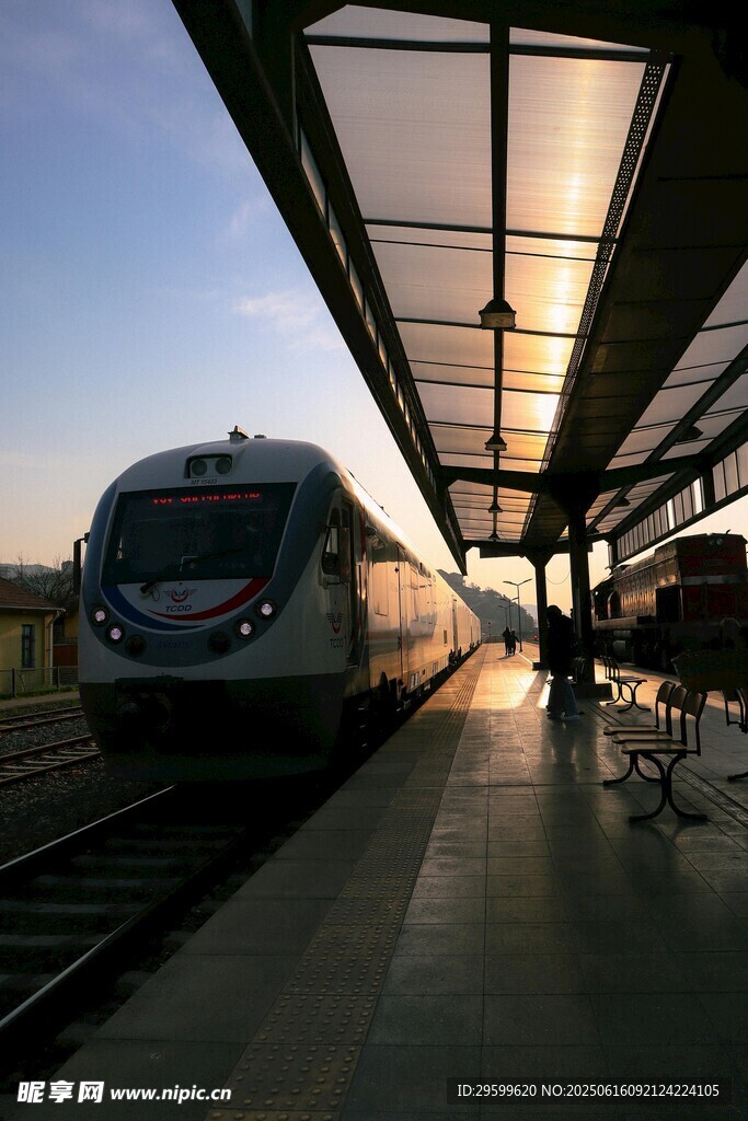 地鐵站臺的列車