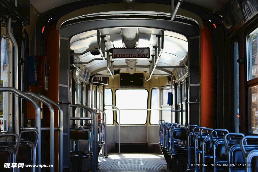 復(fù)古列車車廂內(nèi)部景象