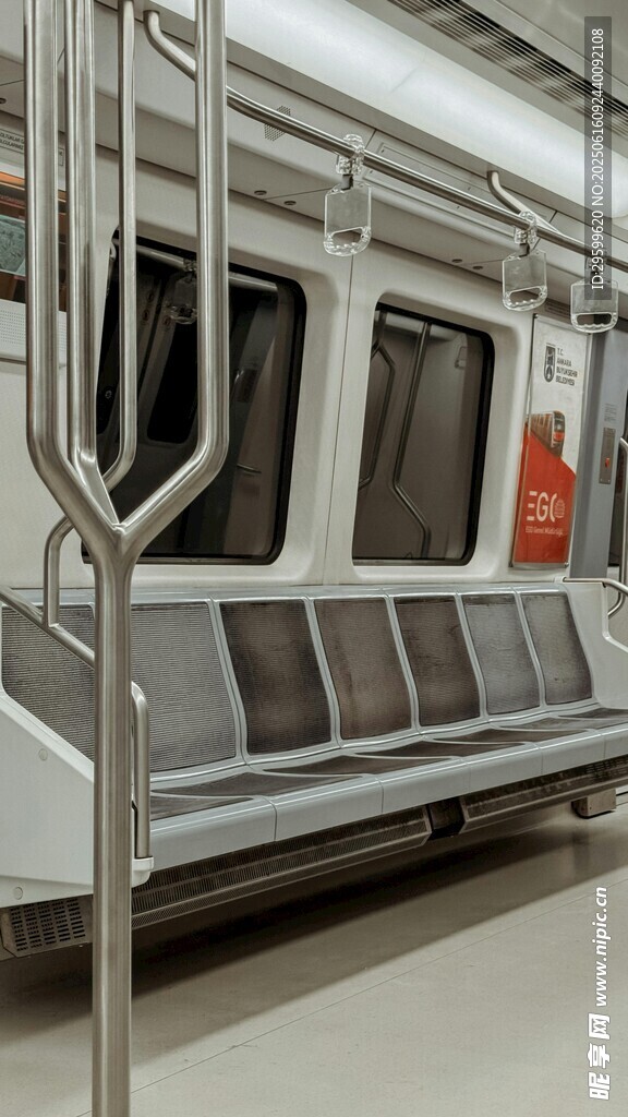 地鐵車廂內景