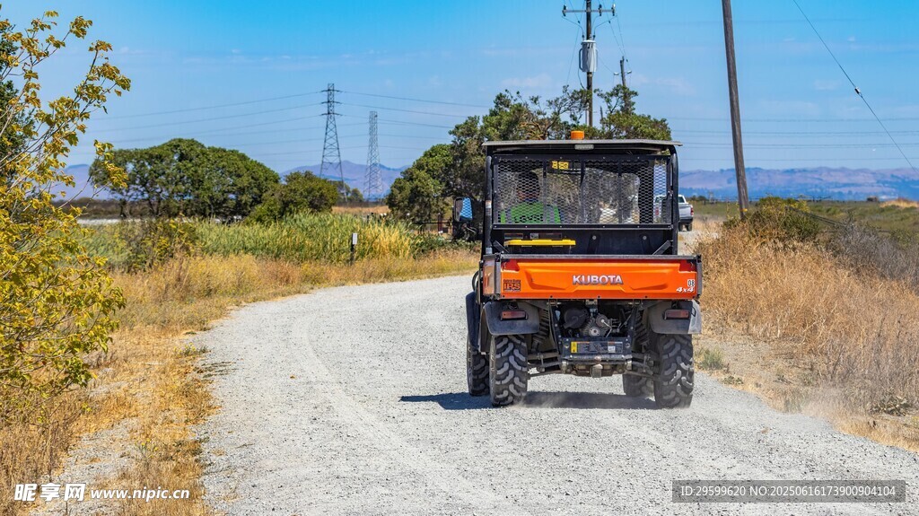 越野車上路