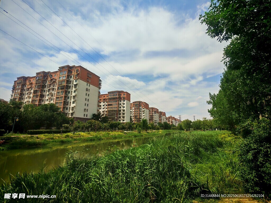 河畔住宅區(qū)風景