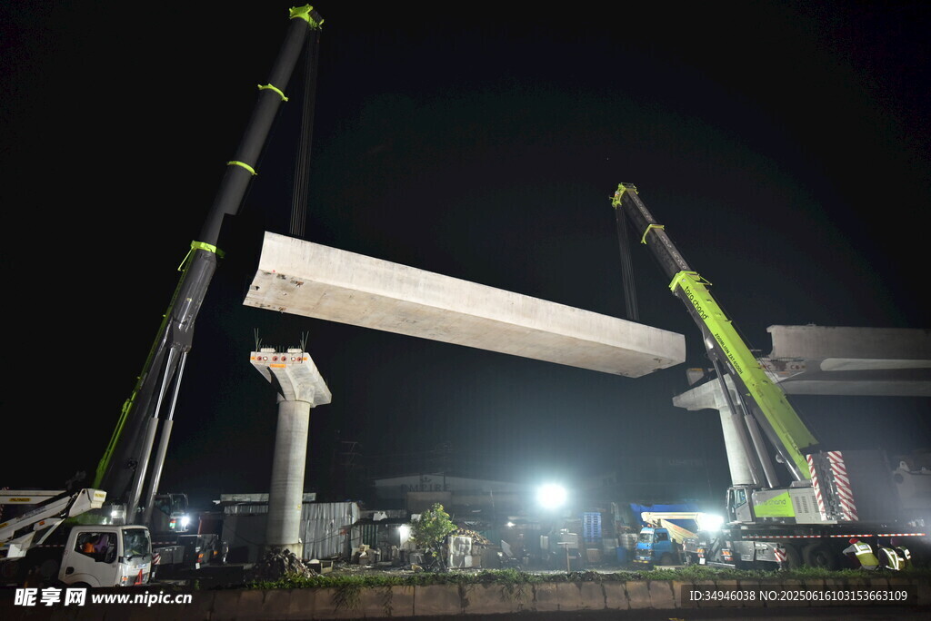 夜間橋梁架設施工場景