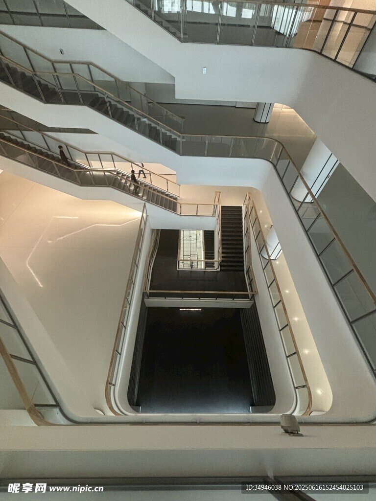 現代建筑內部多層空間景觀