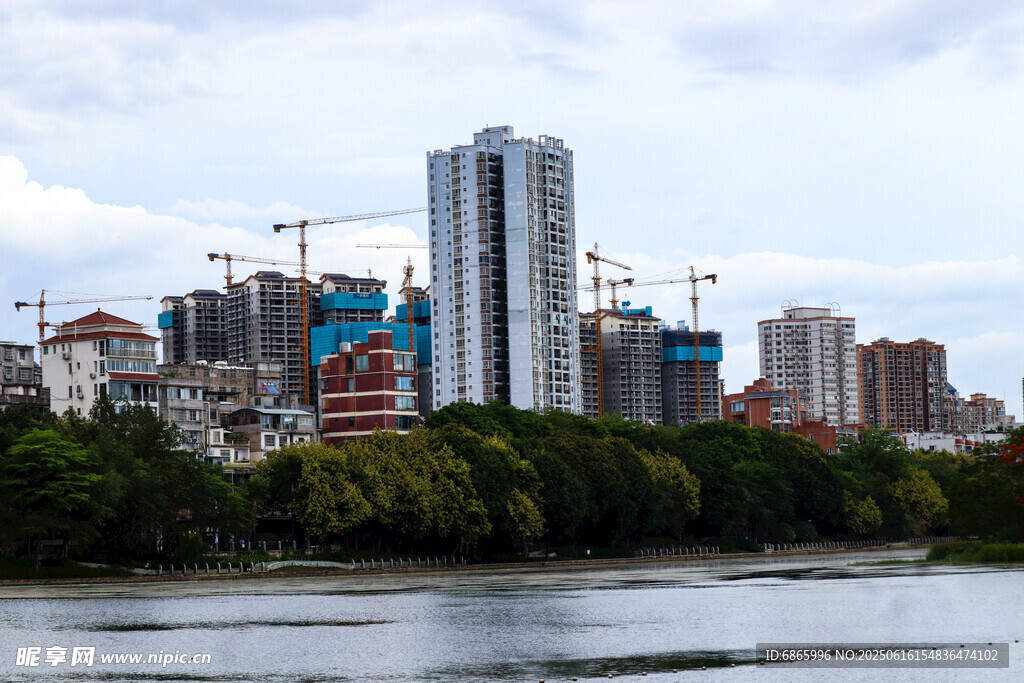河畔城市建設景觀