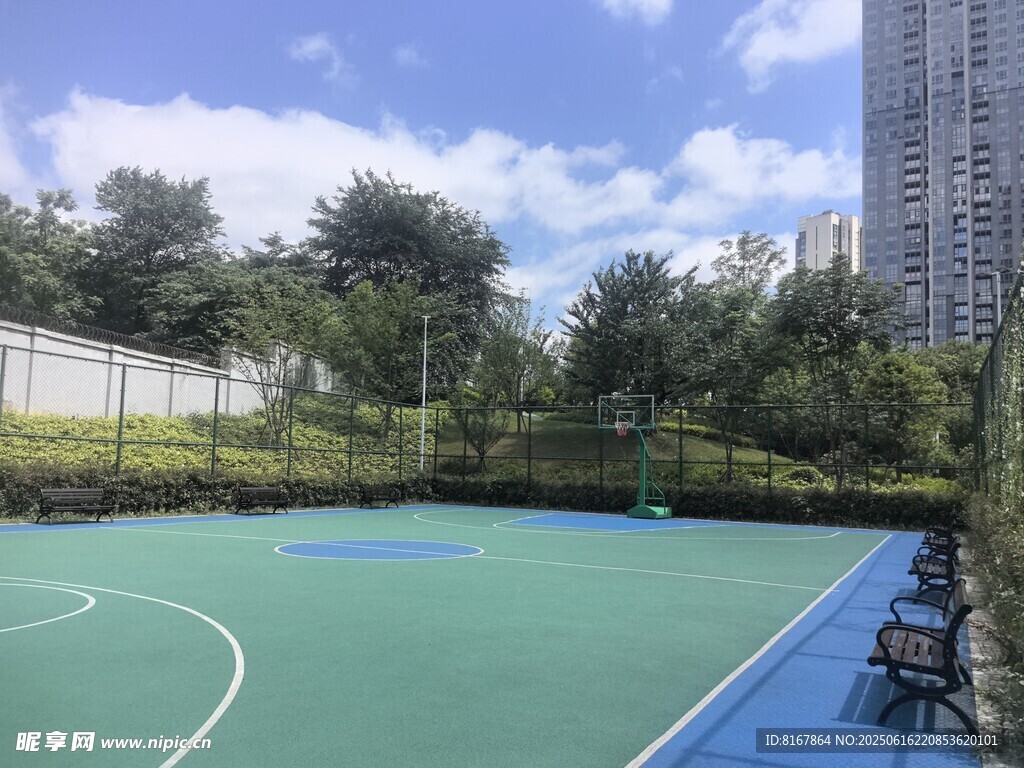 戶外籃球場(chǎng)地