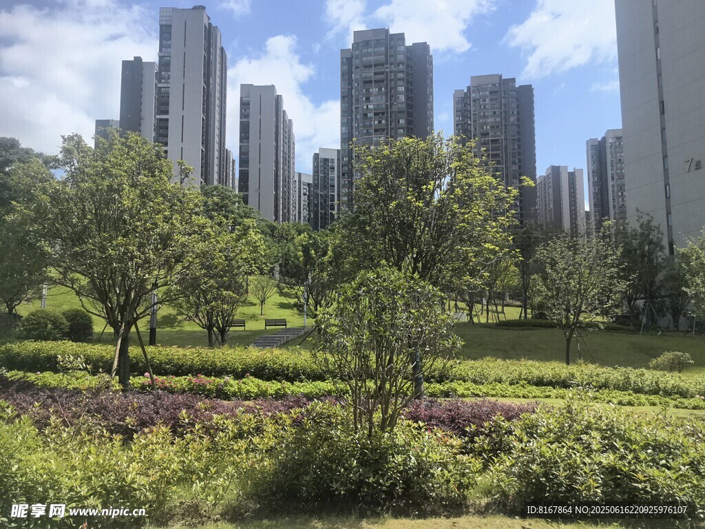 城市中的綠意花園景觀