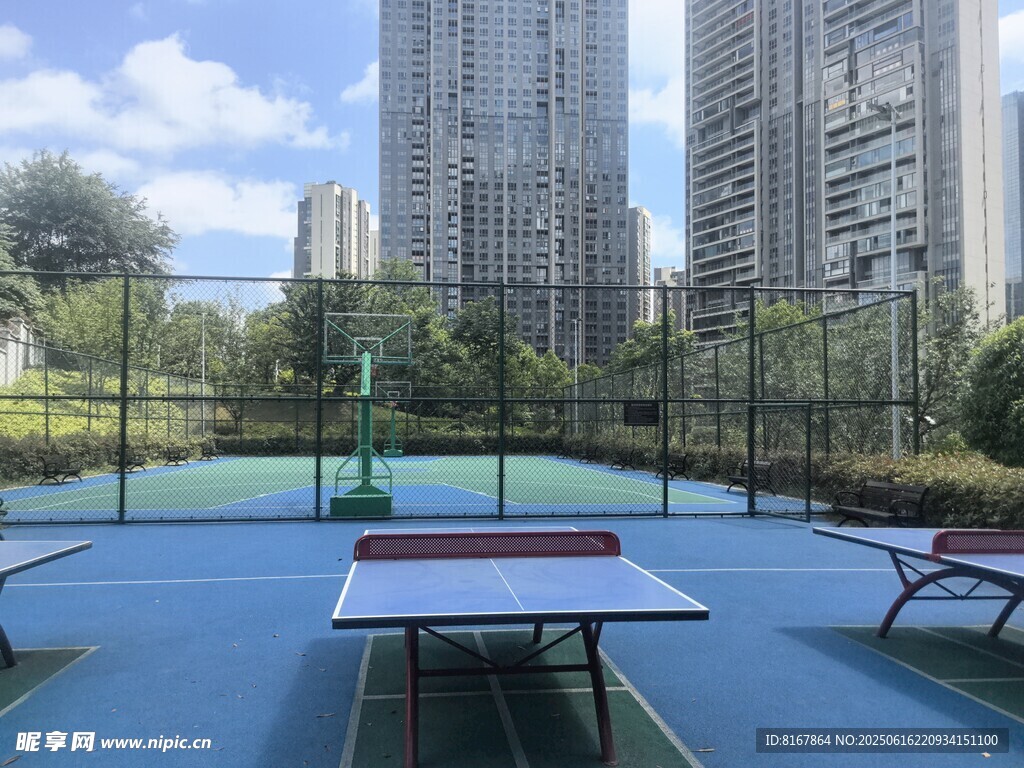 城市中的戶外乒乓球場(chǎng)地