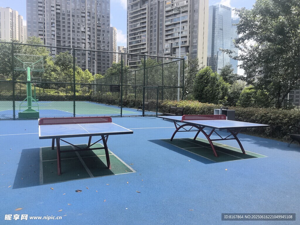 戶外藍色場地乒乓球桌