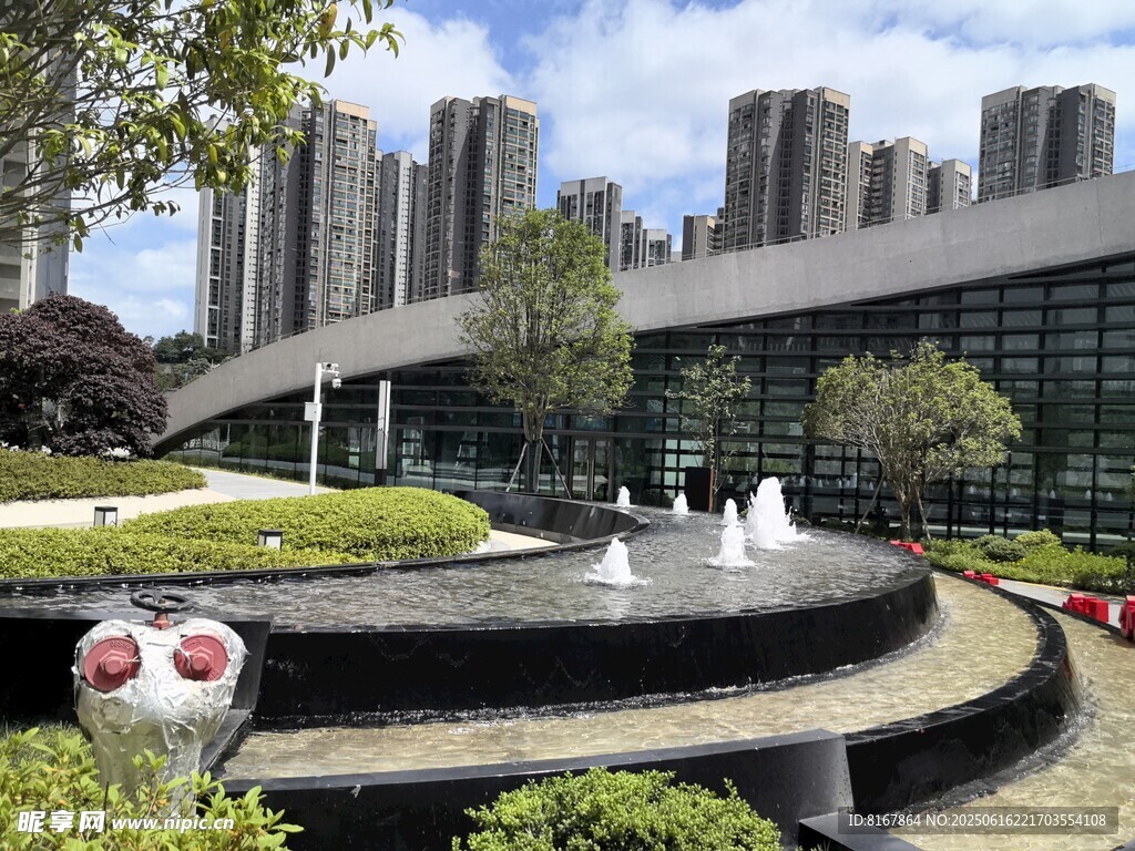現(xiàn)代城市景觀噴泉建筑
