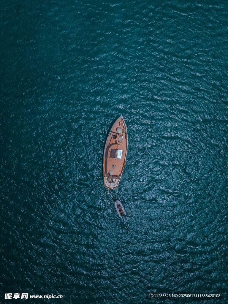 海上孤舟
