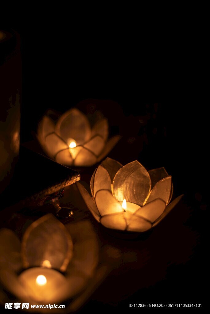 水中蓮花燭