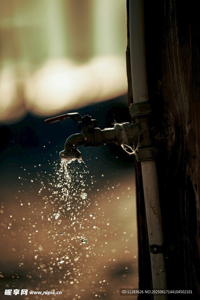 水龍頭漏水場景