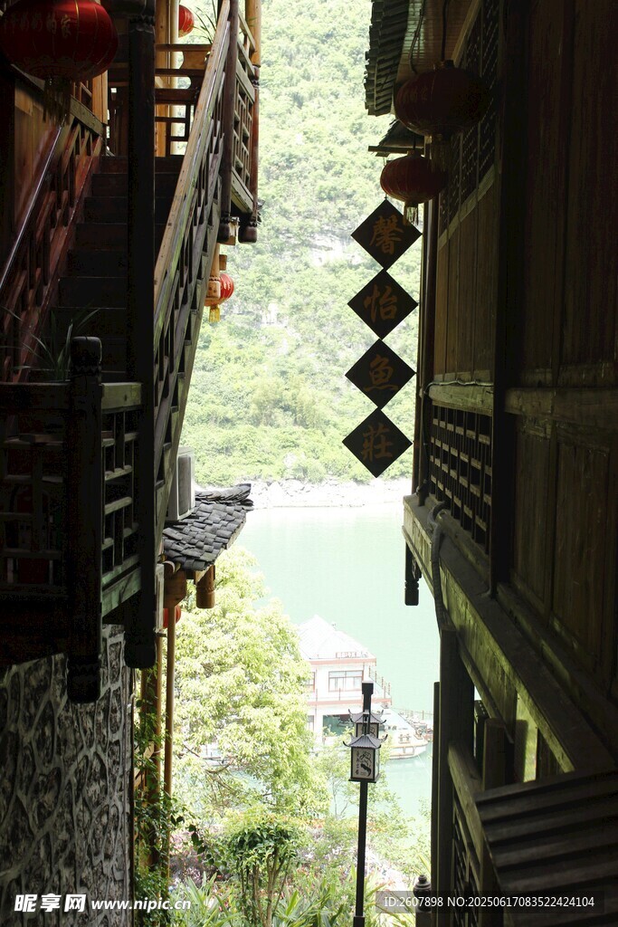 古巷中的獨(dú)特建筑景致
