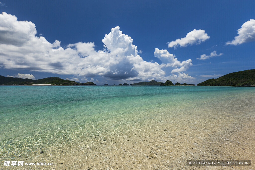 美麗海島清澈海灘與藍天