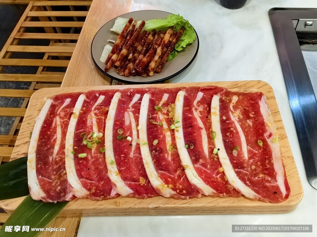 鮮切牛肉拼盤美味誘人