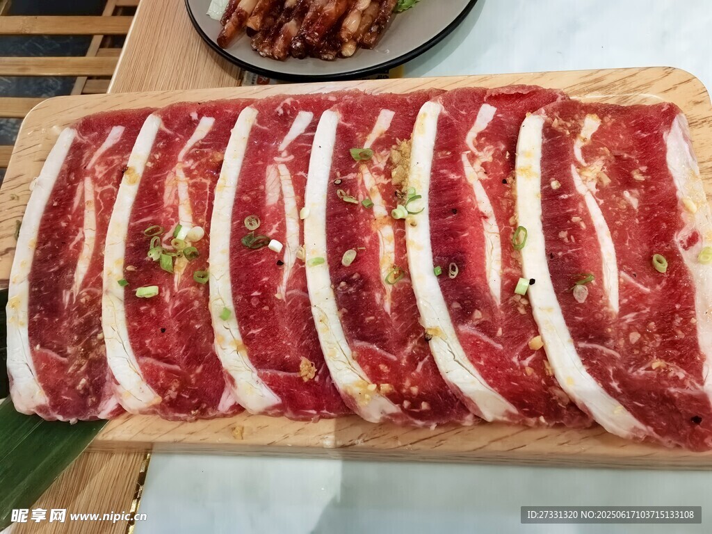 鮮切牛肉片美味誘人