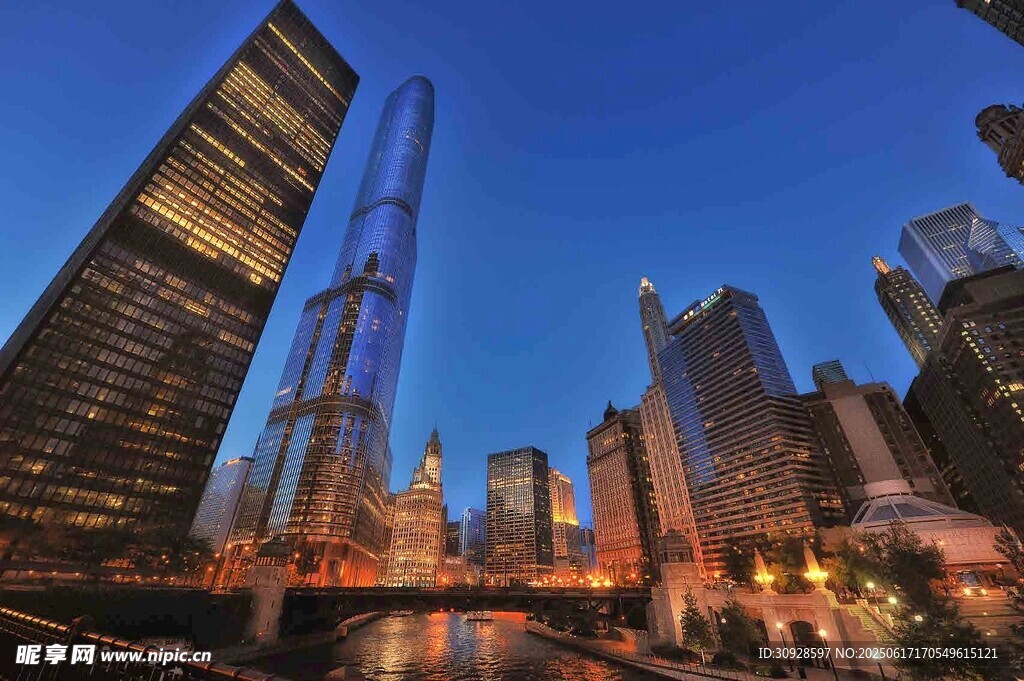 城市夜景中的摩天大樓