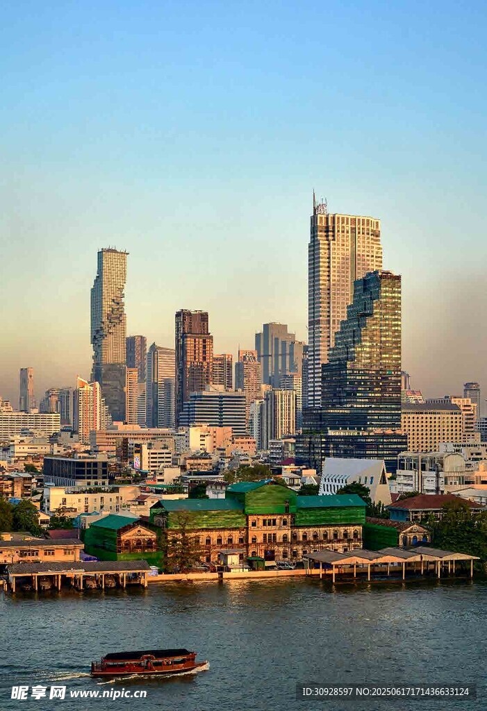 河畔都市天際線景觀