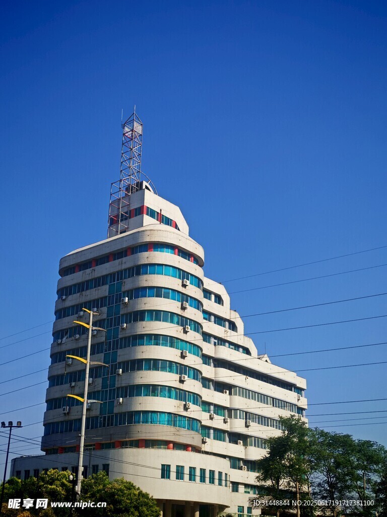 現代風格高樓建筑外觀