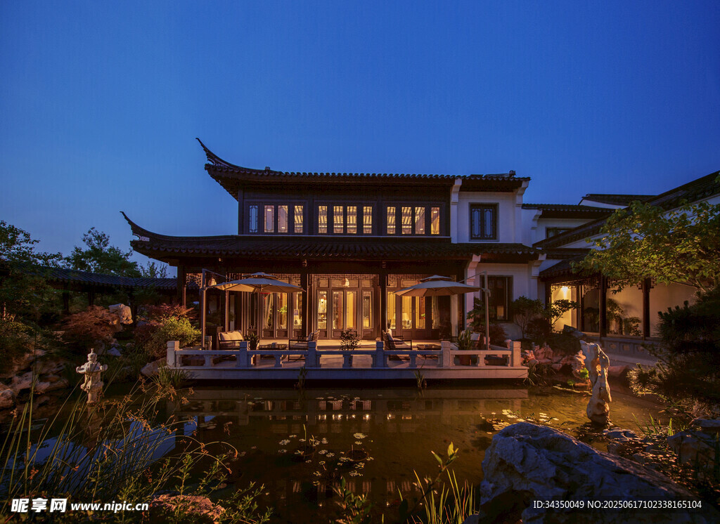 中式古建夜景