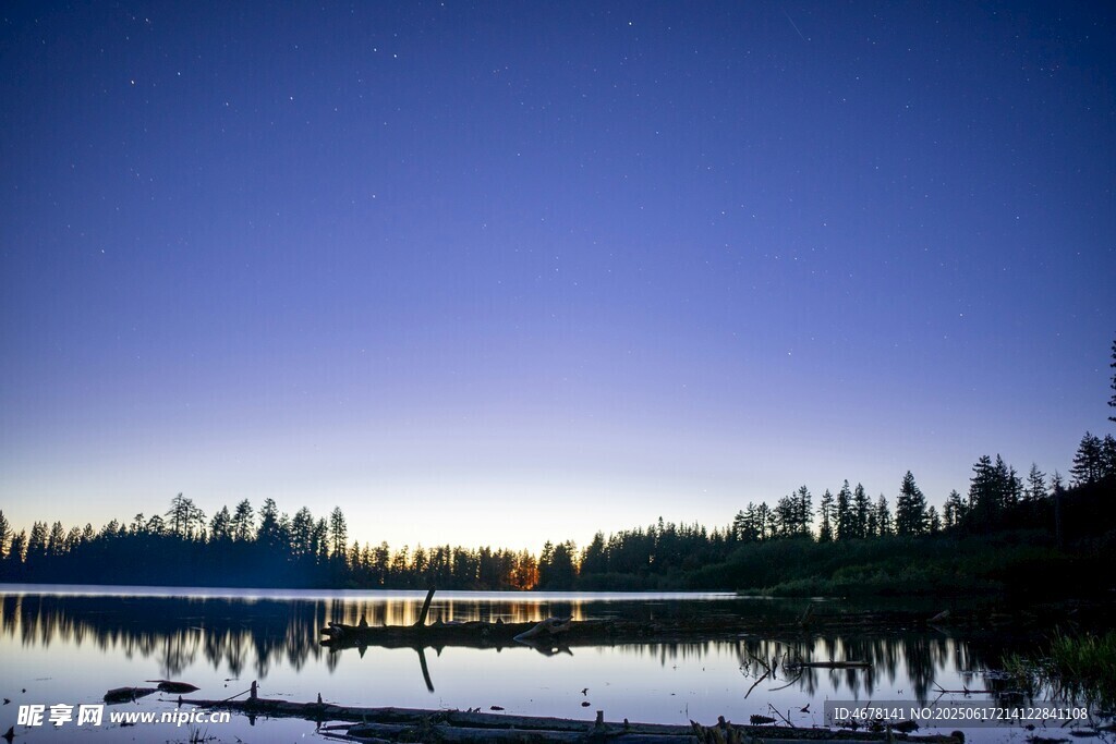 湖畔黃昏美景