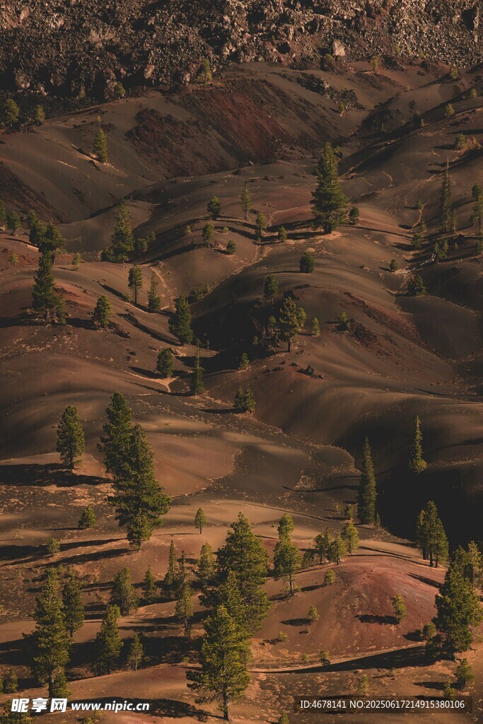 秋日山間景色