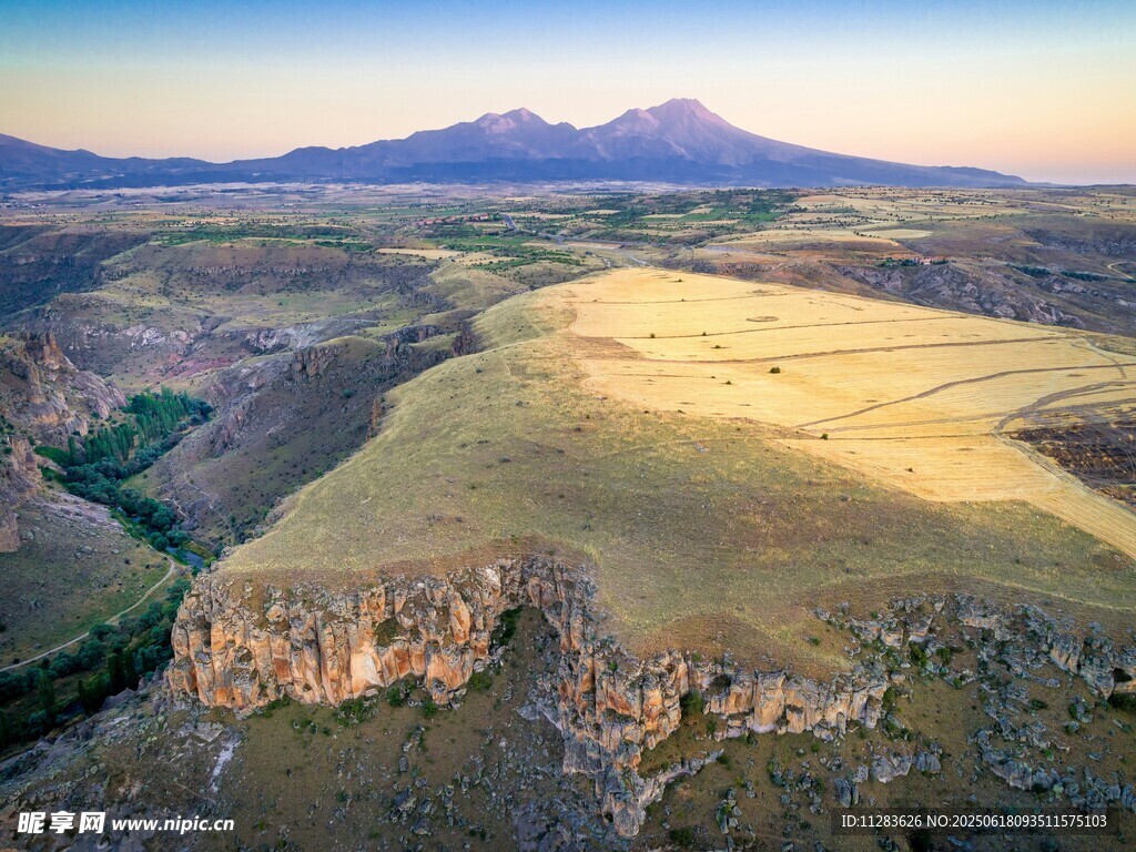 壯麗山谷風光