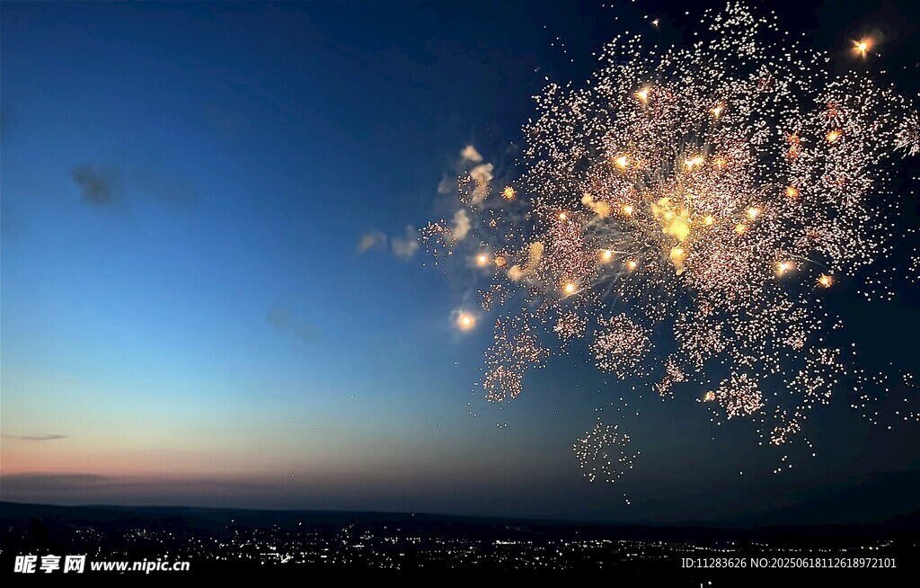 夜空綻放的絢爛煙花