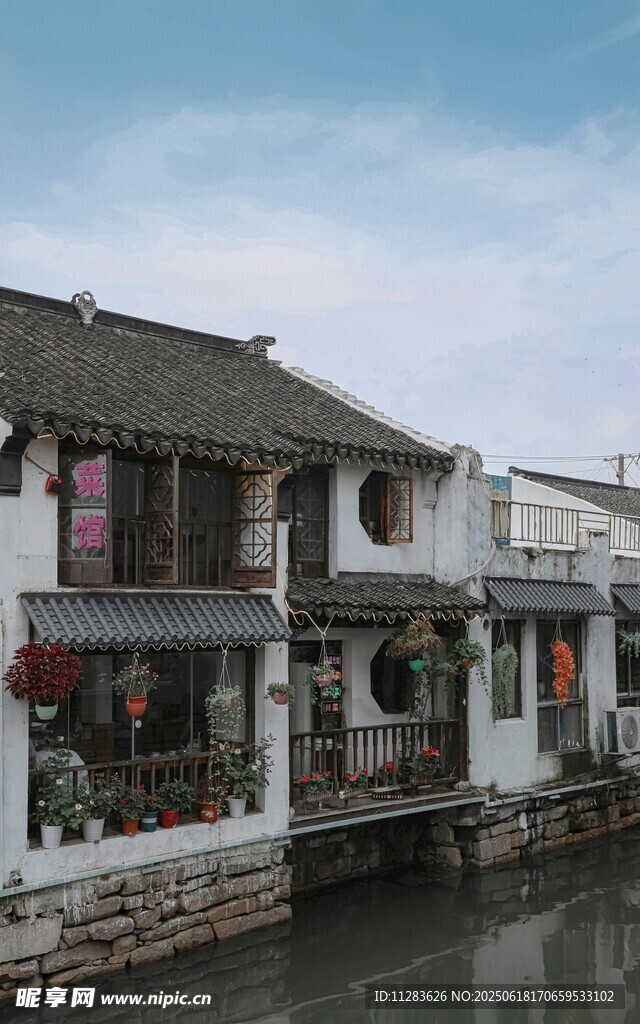 江南水鄉(xiāng)古建筑臨水而立