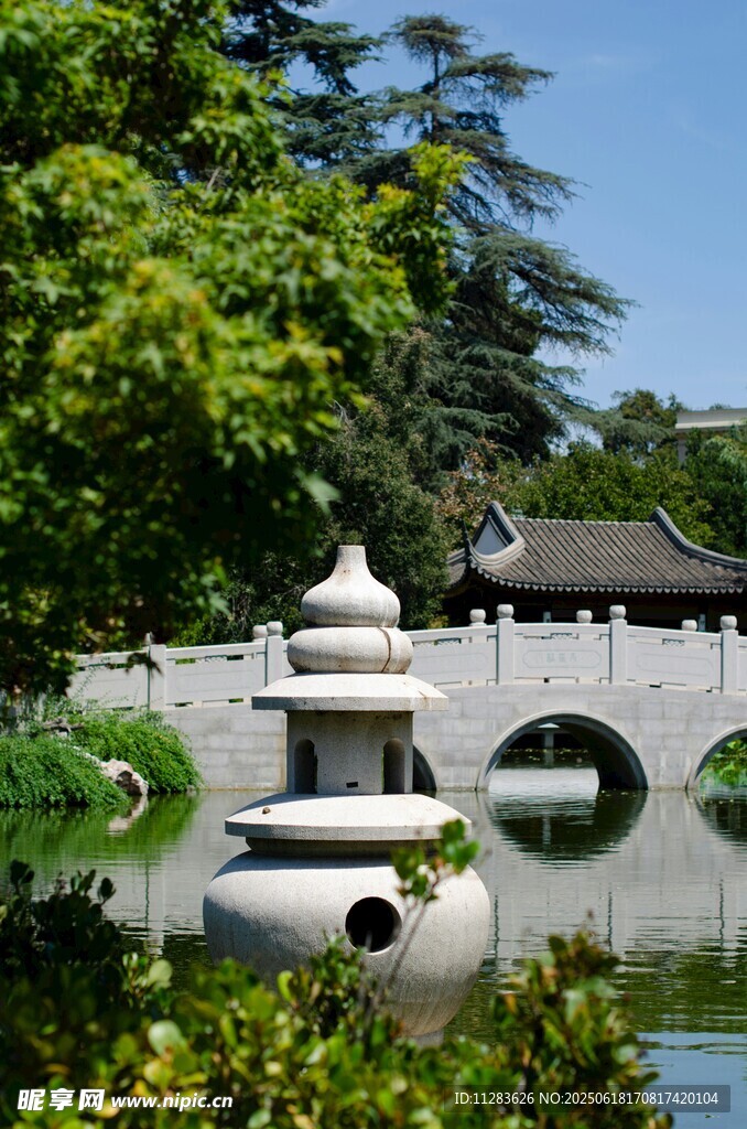 中式園林水景石塔景觀