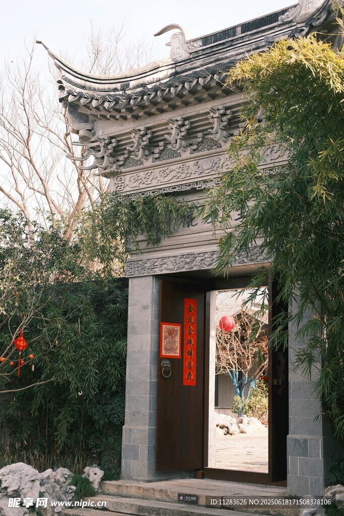 中式古門