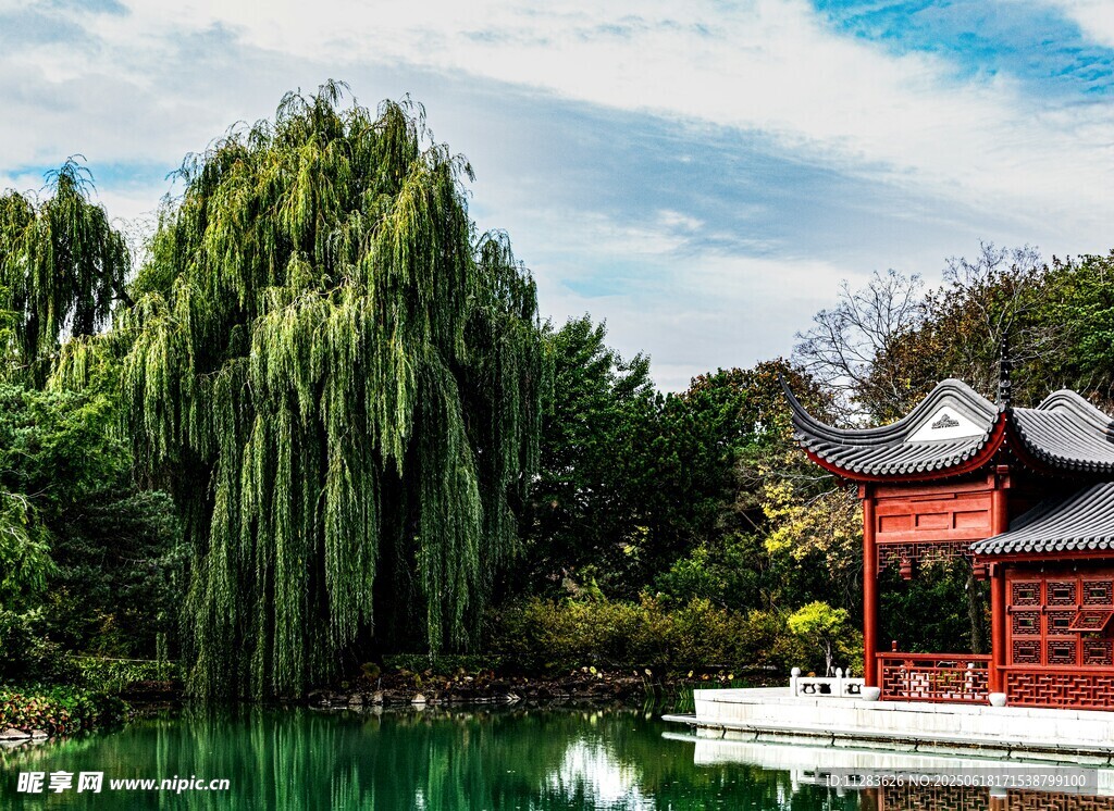 中式園林湖畔美景