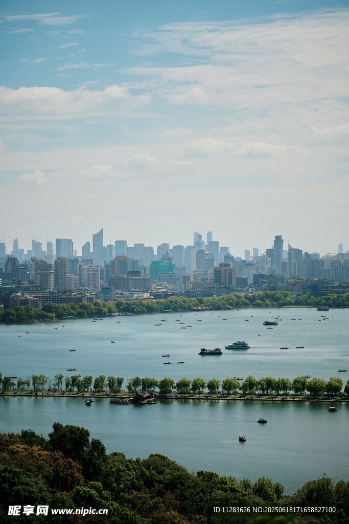 湖畔城市風光美景