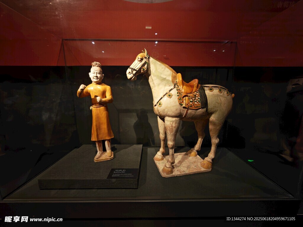 唐代陶俑與駿馬雕塑展示