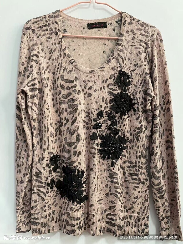 豹紋刺繡V領(lǐng)女士上衣