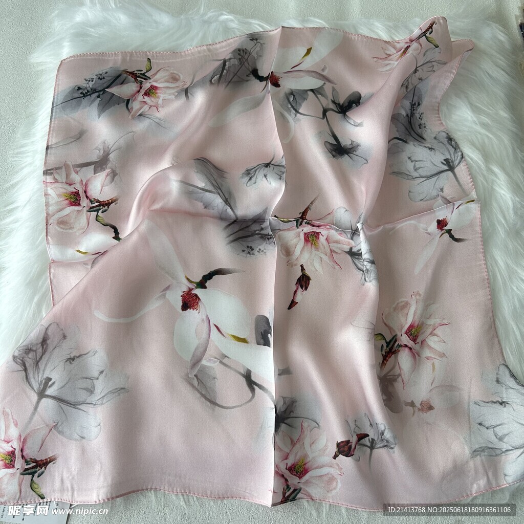 粉色花鳥圖案絲綢布料