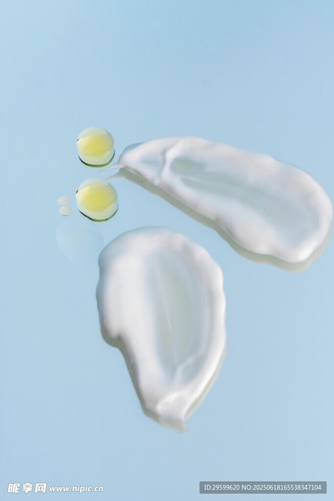乳液與膠囊護(hù)膚品展示