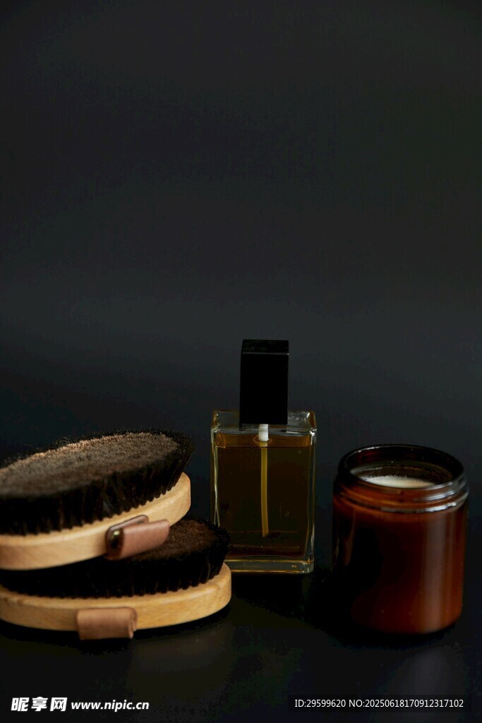 精致香薰與皮具組合展示