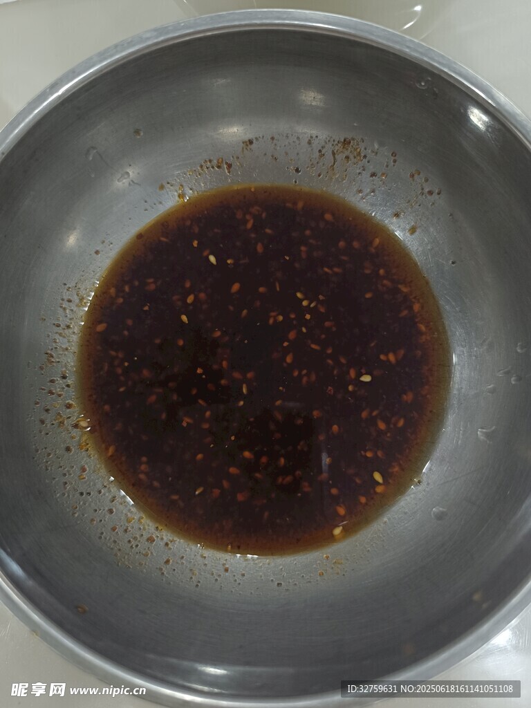 一碗自制美味調味醬汁