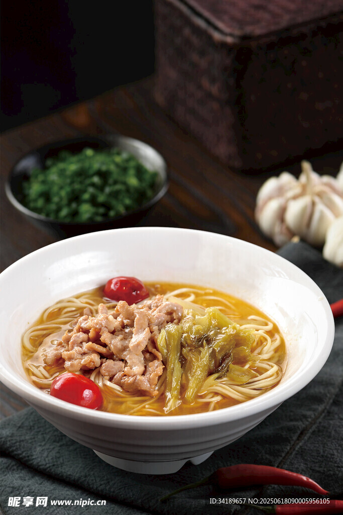 酸菜肉絲面