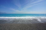 海邊美景海浪輕拍沙灘